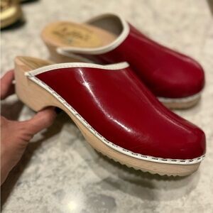 Red patent Leather Clogs Lotta from Stockholm size 37